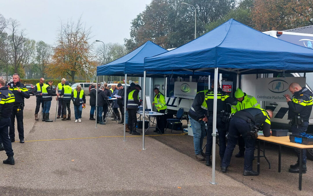 Zoekactie met verschillende teams in Dieverbrug